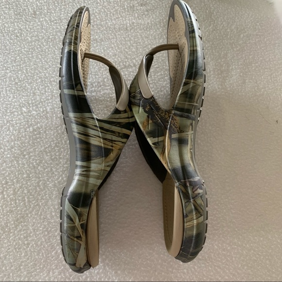 Crocs Flip Flops - Picture 7 of 9